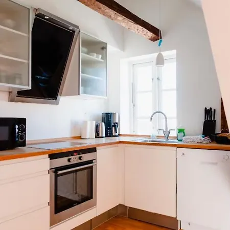 Unikt Pa Torvet; Byliv Og Rolig Sol-altan. * Skagen