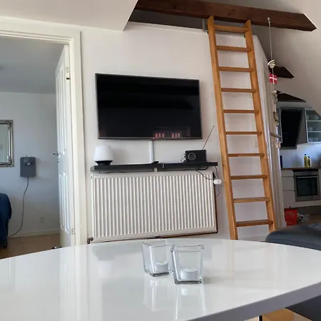 Appartamento Unikt Pa Torvet; Byliv Og Rolig Sol-altan. *