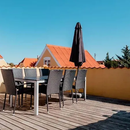 Apartment Unikt Pa Torvet; Byliv Og Rolig Sol-altan. *