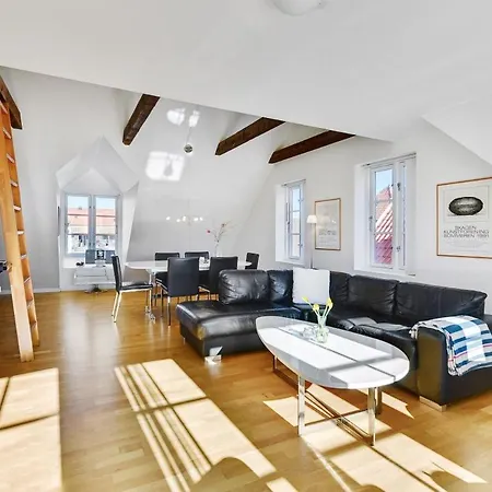 アパート Unikt Pa Torvet; Byliv Og Rolig Sol-altan.