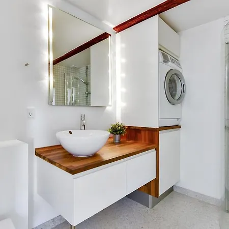 アパート Unikt Pa Torvet; Byliv Og Rolig Sol-altan. *