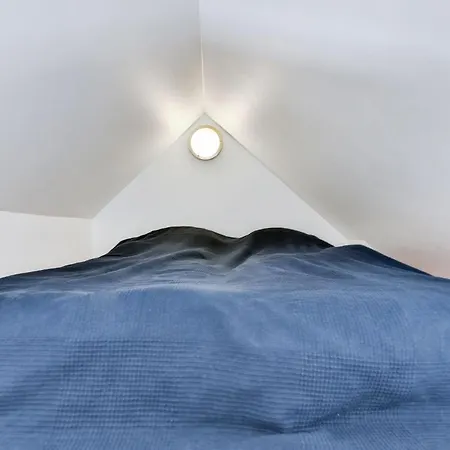 Unikt Pa Torvet; Byliv Og Rolig Sol-altan. * スケーエン