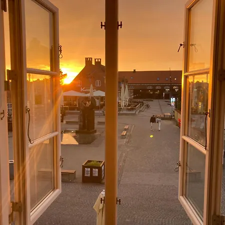 Unikt Pa Torvet; Byliv Og Rolig Sol-altan. Apartment *